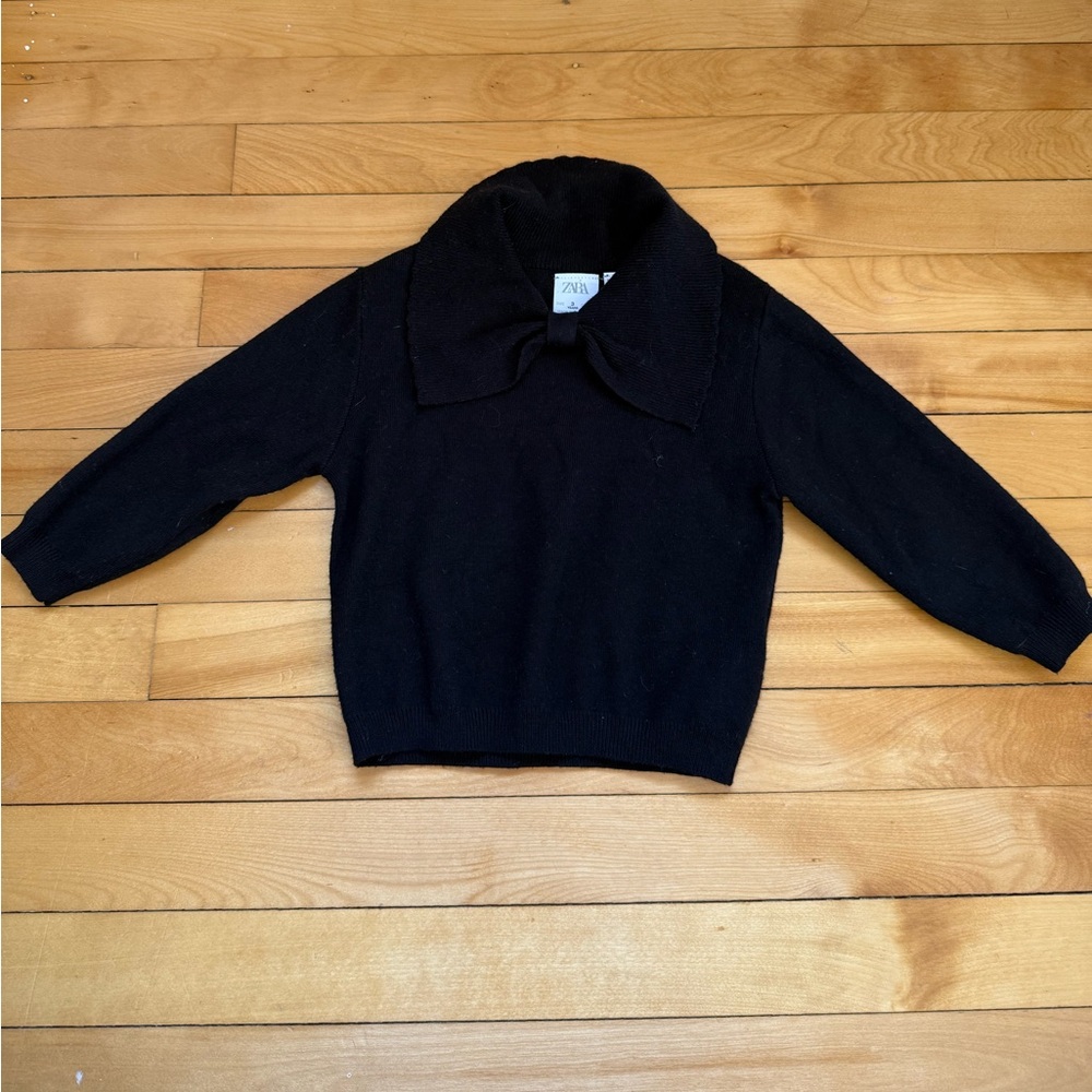 Black Sweater with bow Collar